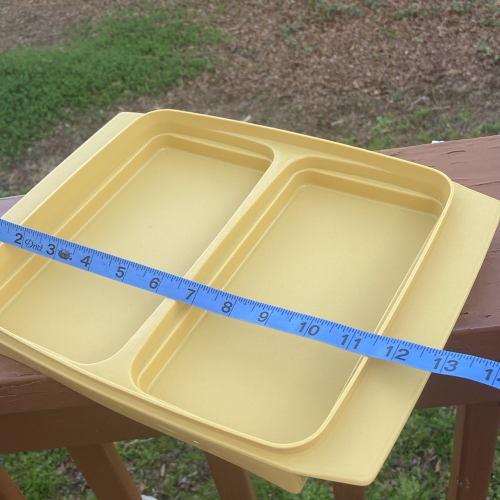 Tupperware covered serving tray - Picture 6 of 9